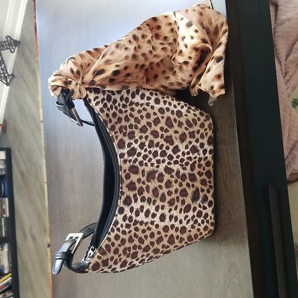 Leopard print strap purse, BRAND new!!